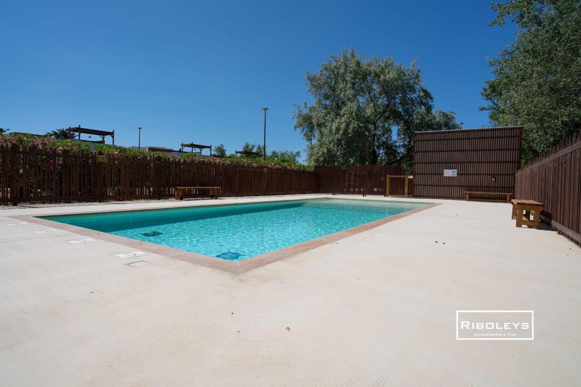Villa T3 Climatisee En Residence Avec Piscine Vias Exterior photo