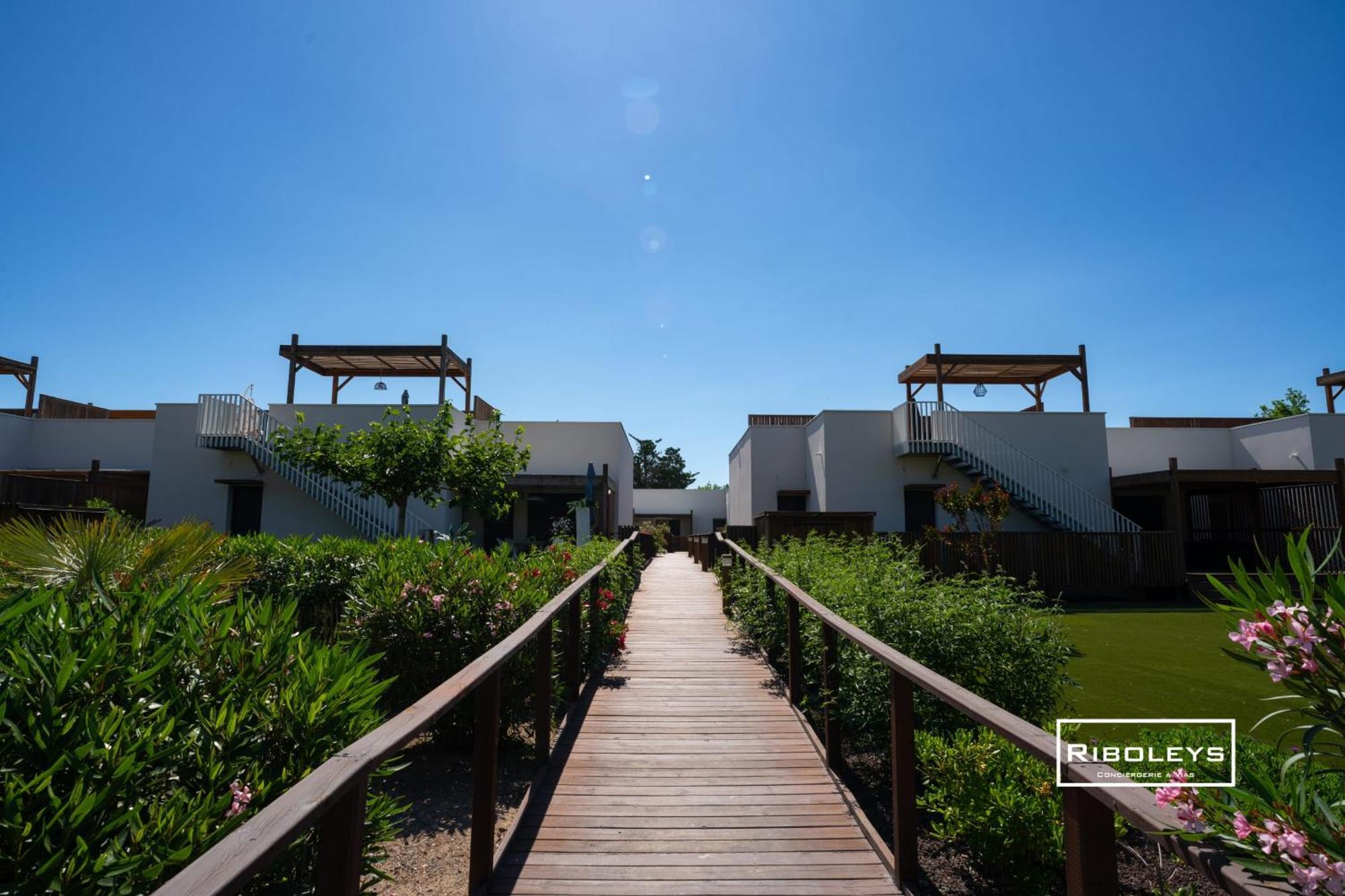 Villa T3 Climatisee En Residence Avec Piscine Vias Exterior photo