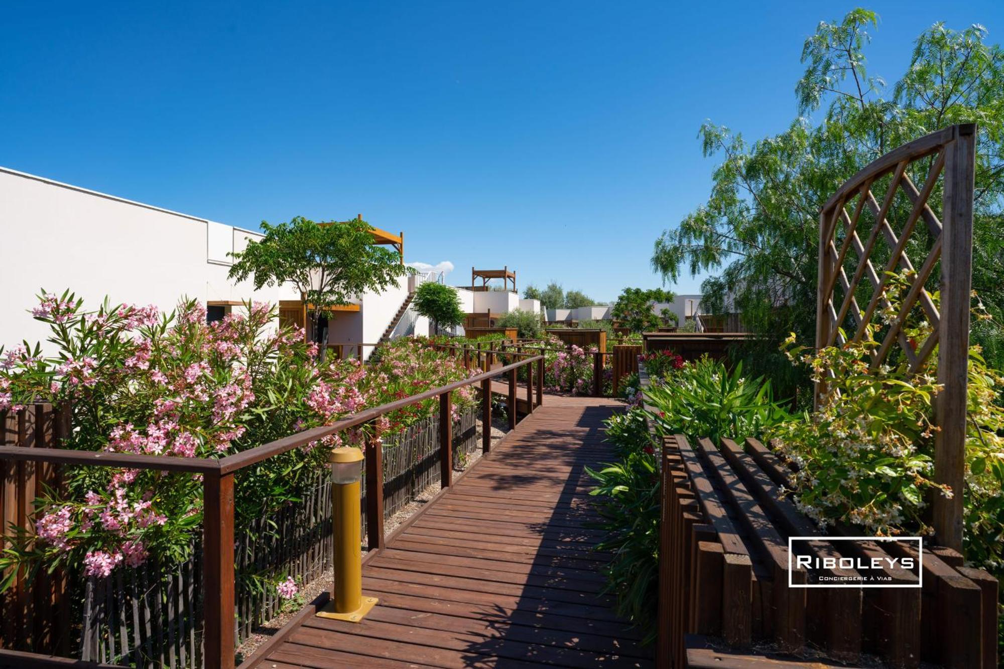 Villa T3 Climatisee En Residence Avec Piscine Vias Exterior photo