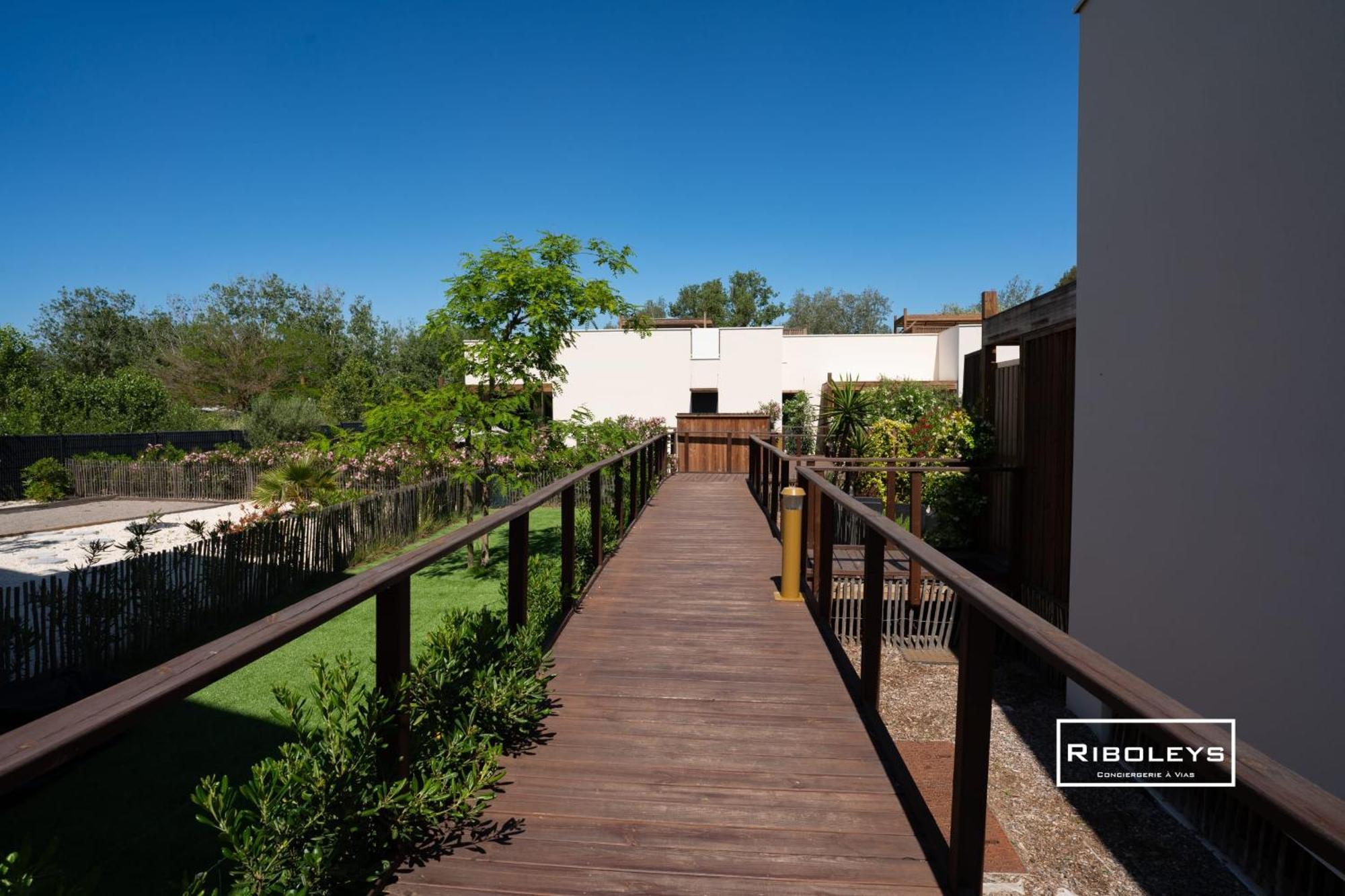 Villa T3 Climatisee En Residence Avec Piscine Vias Exterior photo