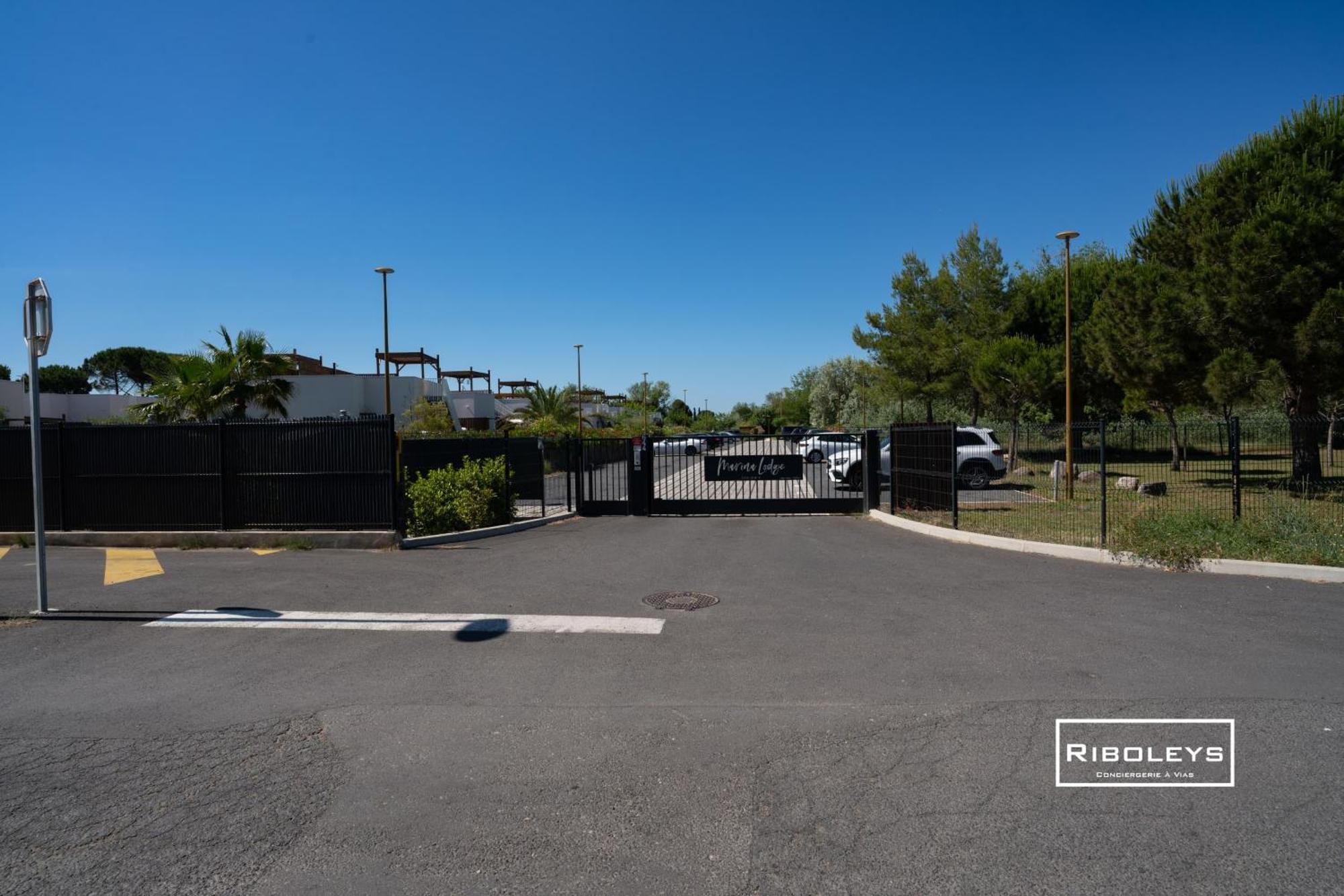 Villa T3 Climatisee En Residence Avec Piscine Vias Exterior photo